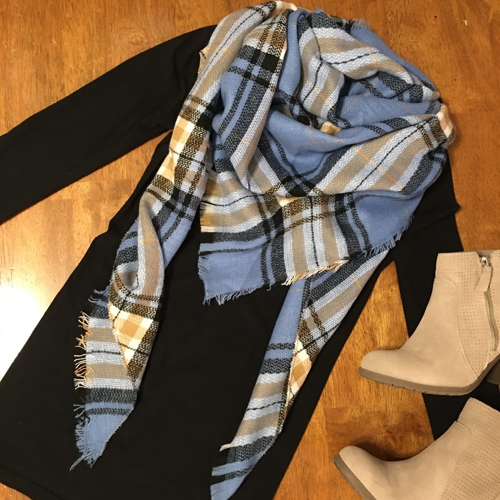 NWT Plaid Blanket Scarf Wrap